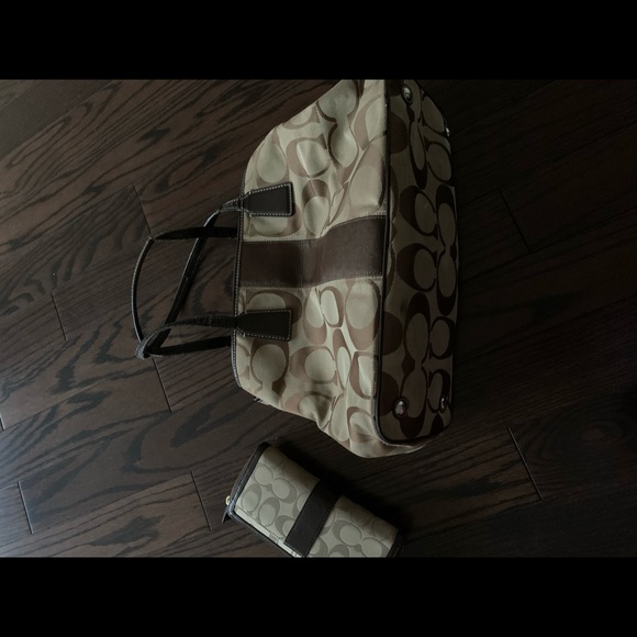 Coach purse and matching wallet - Picture 3 of 6